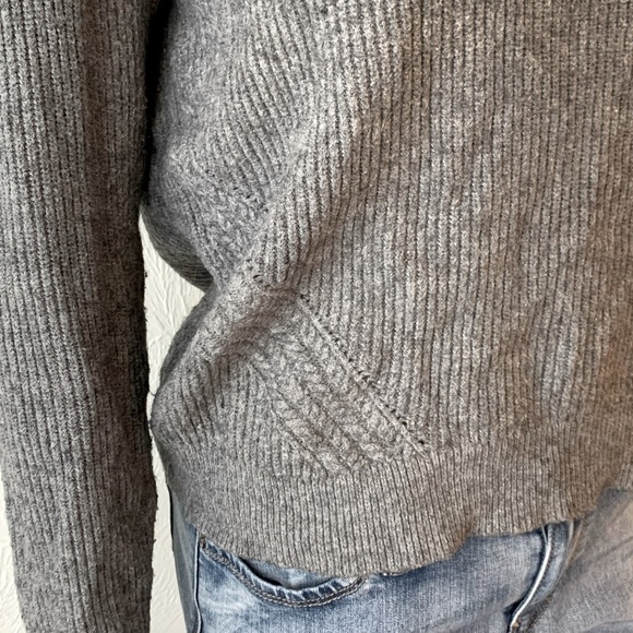 Grey sweater - Picture 3 of 3